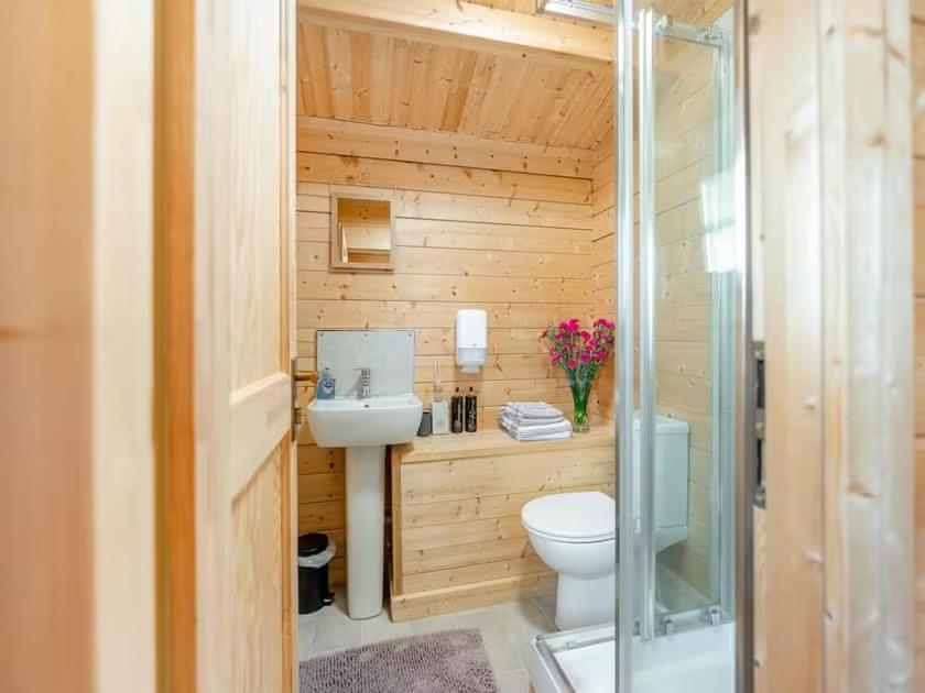 Lochinvar - Clydesdale Log Cabin With Hot Tub Еърдри Екстериор снимка